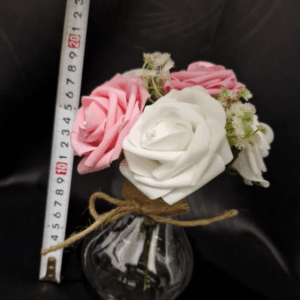 Bouquet de roses blanches et roses avec strass, gypsophile