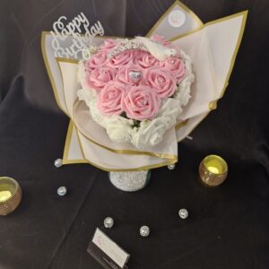 Bouquet florale coeur anniversaire avec vase