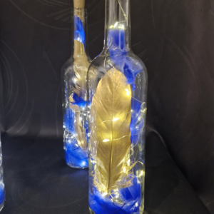 Bouteille plumes bleues et or avec led